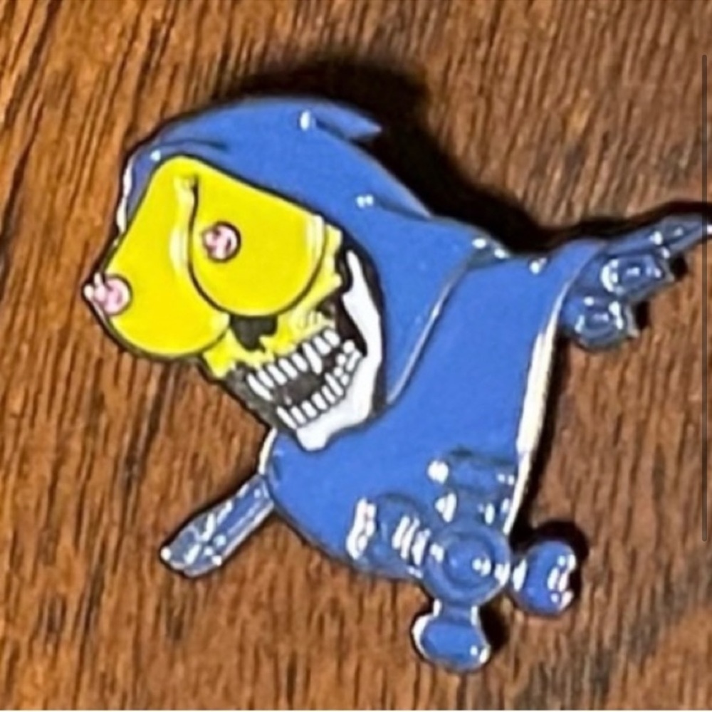 Skeleboob He-Man Masters Of The Universe Collectable Fashion Pin Skeletor NEW